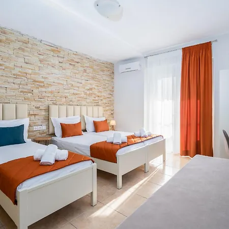 Angela Aparthotel 3*