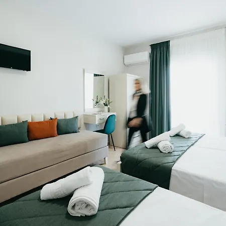 Angela Aparthotel 3*