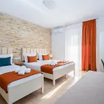 Angela Aparthotel 3*